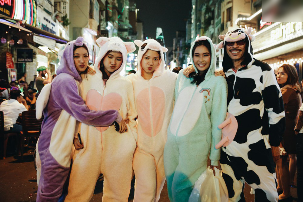 Giới trẻ Sài Gòn hưởng ứng Halloween: Phố đi bộ Bùi Viện là sàn hóa thân đặc sắc nhất năm nay!